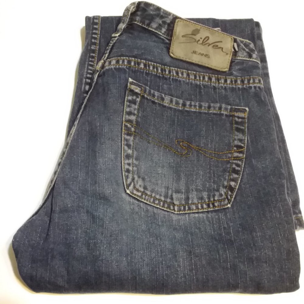 Silver Jeans Vintage Women's Flared Leg Button Fly Jeans in Size 27/29